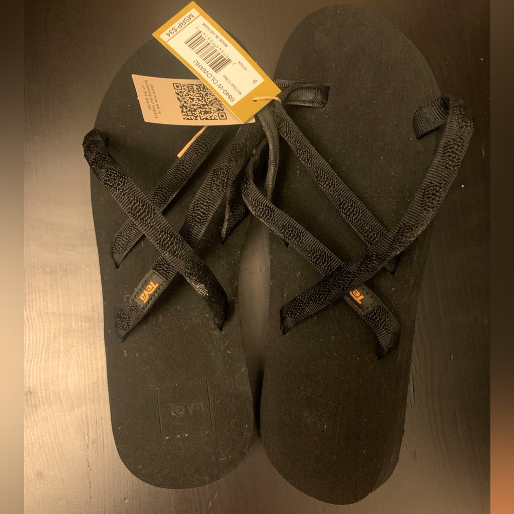 WMS Teva ‘Olowahu’ Sandals Sz 9